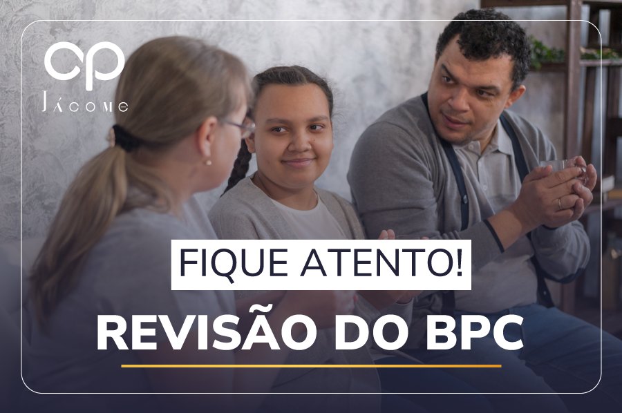 Especialistas em Direito Previdenciário explicam que a revisão do BPC tem como objetivo verificar se o beneficiário ainda atende aos critérios de elegibilidade, garantindo que o benefício continue sendo pago apenas a quem realmente tem direito. Com as novas regras, a revisão deixa de ser obrigatória para idosos com deficiência a partir dos 65 anos, mas permanece obrigatória para quem não se enquadra nas dispensas, como beneficiários com deficiência temporária ou renda familiar dentro dos limites. Avaliar corretamente a necessidade de reavaliação e entender os critérios de dispensa exige atenção às regras vigentes e aos procedimentos definidos pelo INSS. Um acompanhamento especializado garante que o processo seja cumprido de forma segura e que direitos não sejam perdidos por falta de informação. Quer saber se você precisa passar pela revisão do BPC? Acesse nosso conteúdo completo e descubra todos os detalhes. Revisão do BPC