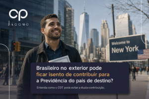 O Certificado de Deslocamento Temporário (CDT) é um instrumento previsto nos Acordos Internacionais de Previdência Social. Ele permite, em determinadas situações, que o trabalhador brasileiro enviado temporariamente ao exterior permaneça vinculado ao INSS. Com o CDT, pode haver dispensa da filiação e das contribuições previdenciárias no país de destino durante o período autorizado. A medida busca evitar a dupla contribuição e definir qual legislação previdenciária será aplicada ao trabalhador. As regras, prazos e possibilidades de prorrogação variam conforme o acordo firmado entre os países. Entenda quem pode solicitar o CDT, como funciona e quais cuidados são necessários antes de trabalhar no exterior. CDT Certificado de deslocamento temporário